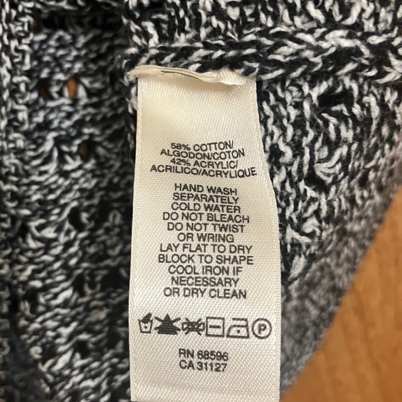 🧵DKNY Size Medium Button Up Sweater Cardigan - Picture 4 of 6